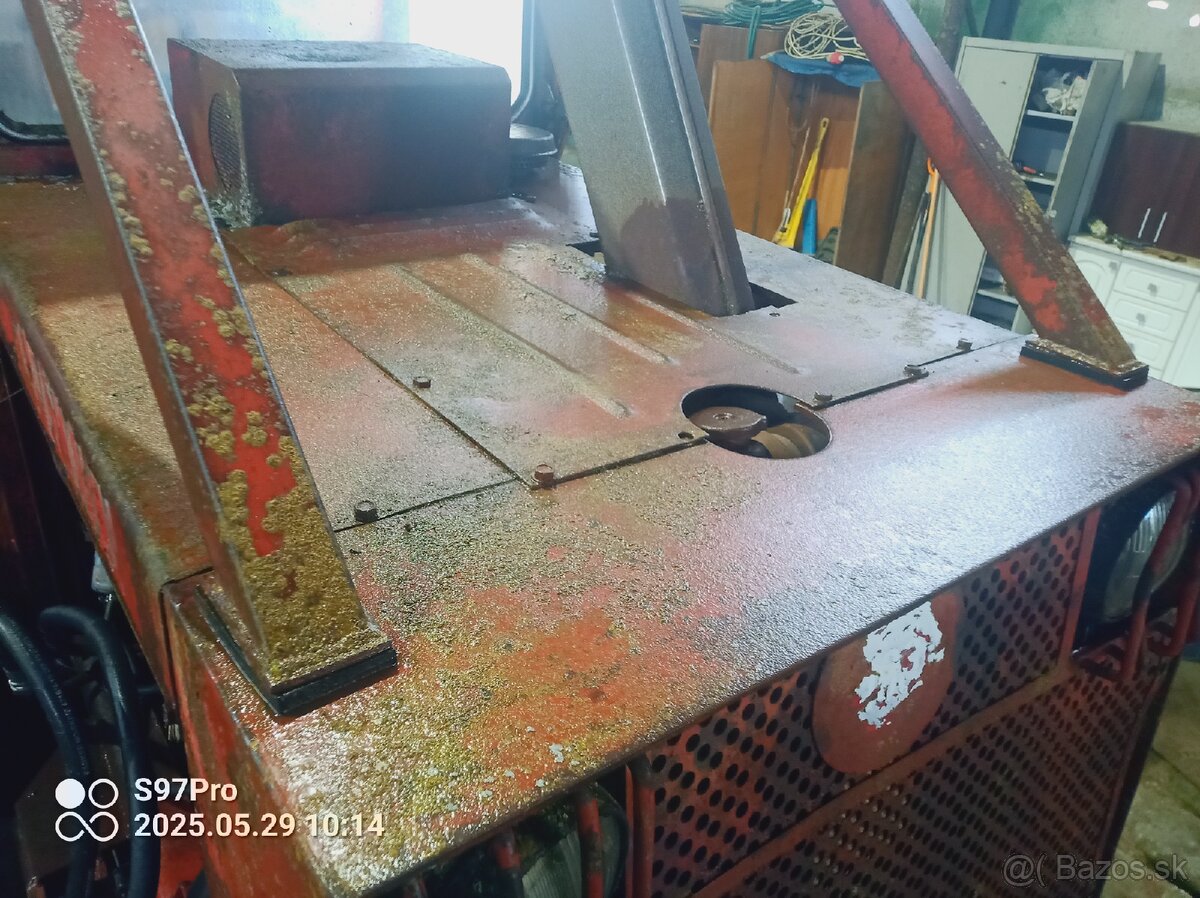 kryt motora