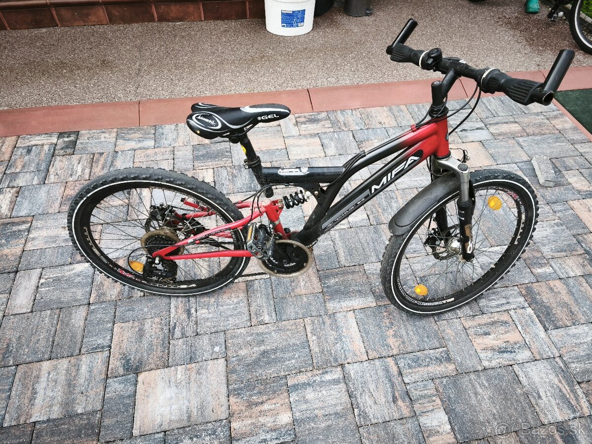 Celoodpruženy horský bicykel