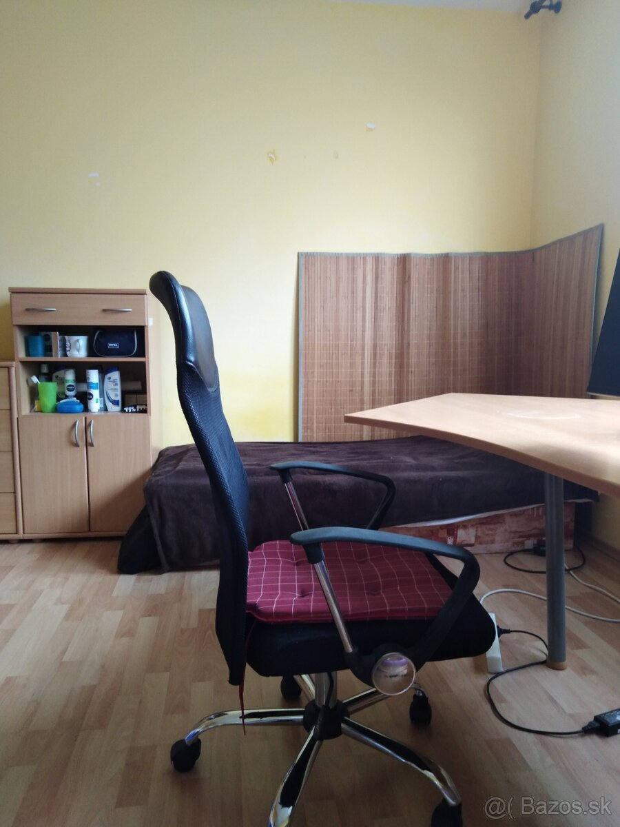 Volna postel na Dvoroch oproti Auparku