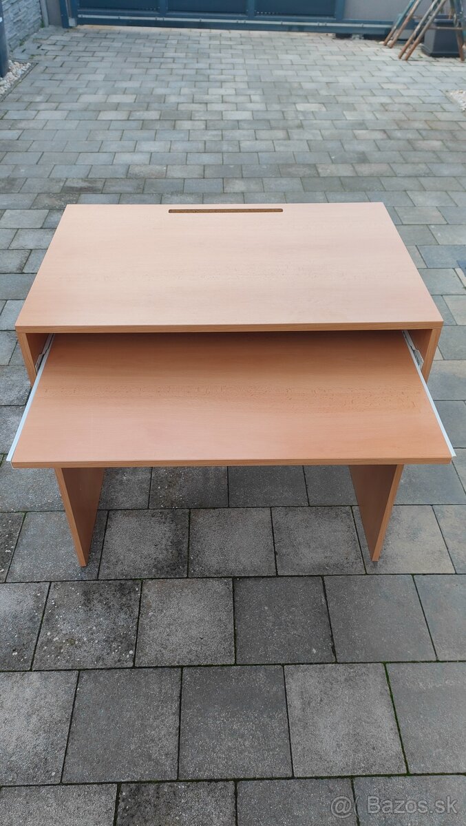 Predám väčšie množstvo PC stolíkov
