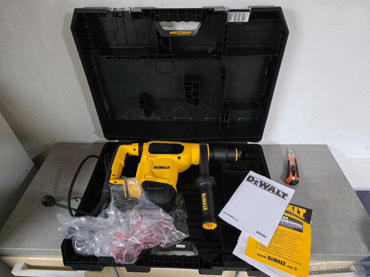 DeWALT Kombinované kladivo 1050 W D25481K
