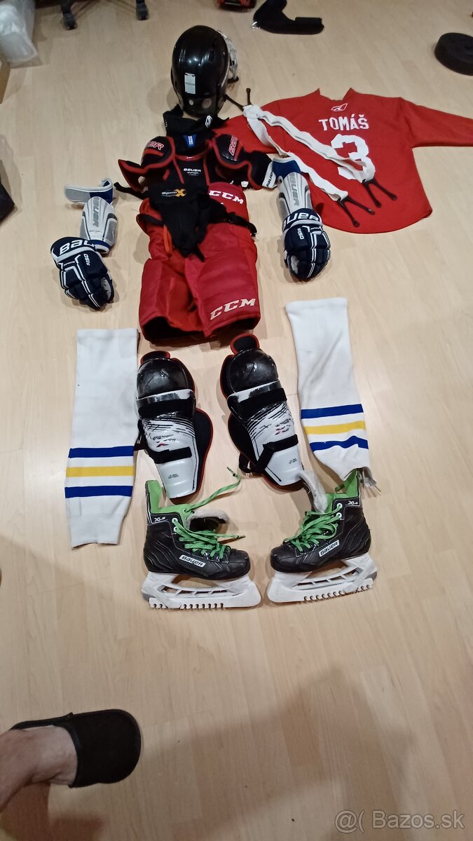 Hokejová vystroj cca 6az 10 rokov