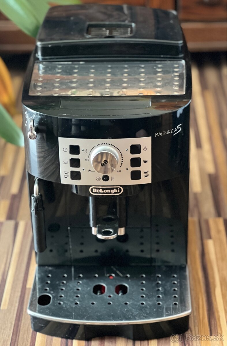 Automatický kávovar Delonghi Magnifica S