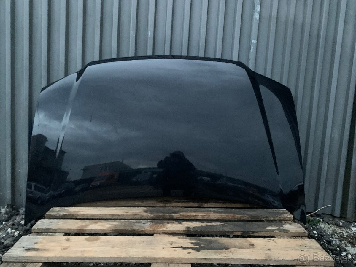 Predam prednú kapotu VW Touran