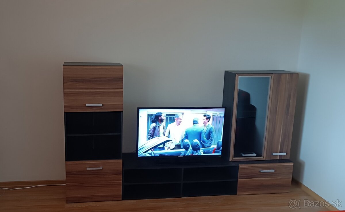 Predam obývaciu stenu