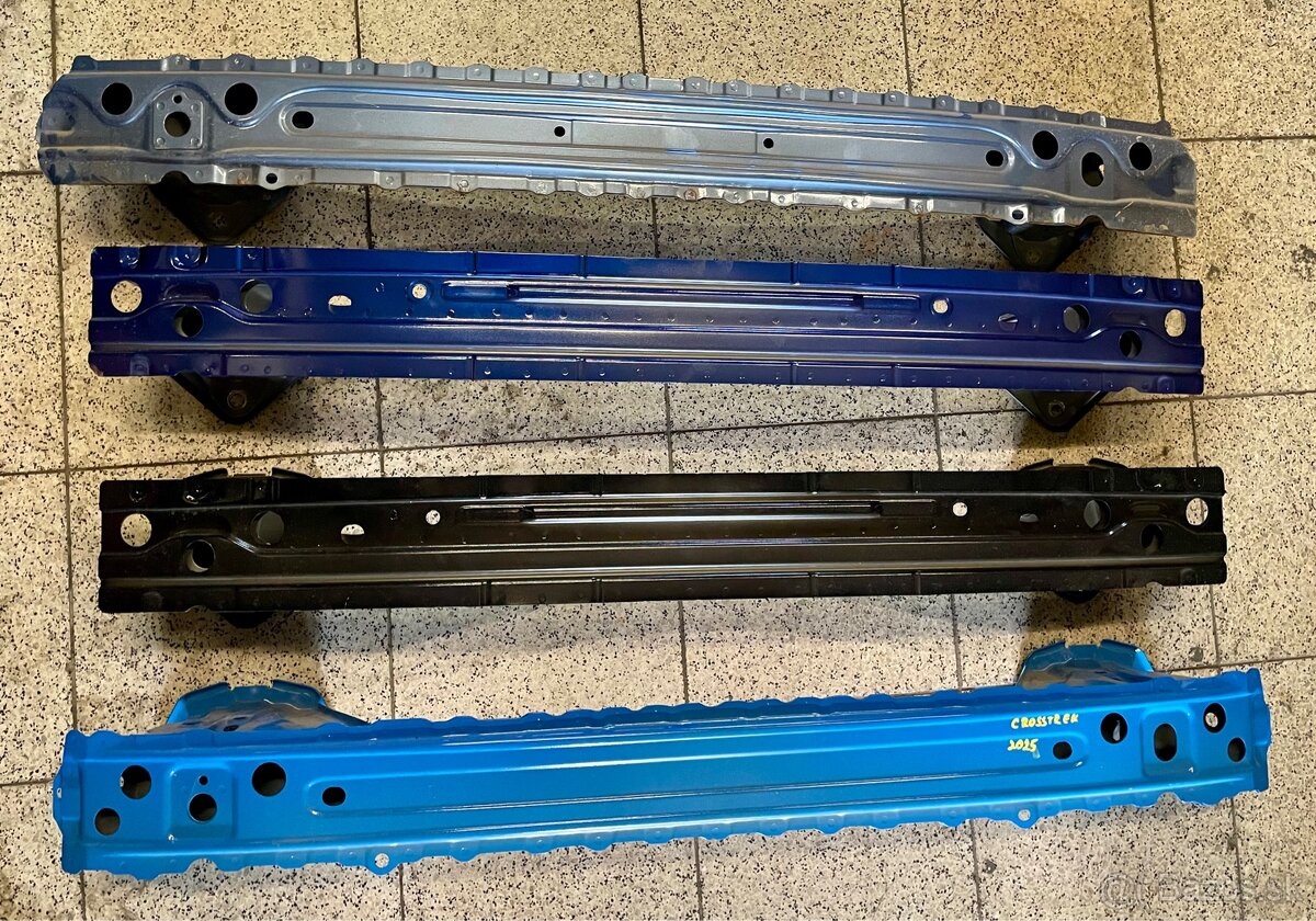 Subaru, zadné výstuhy nové..