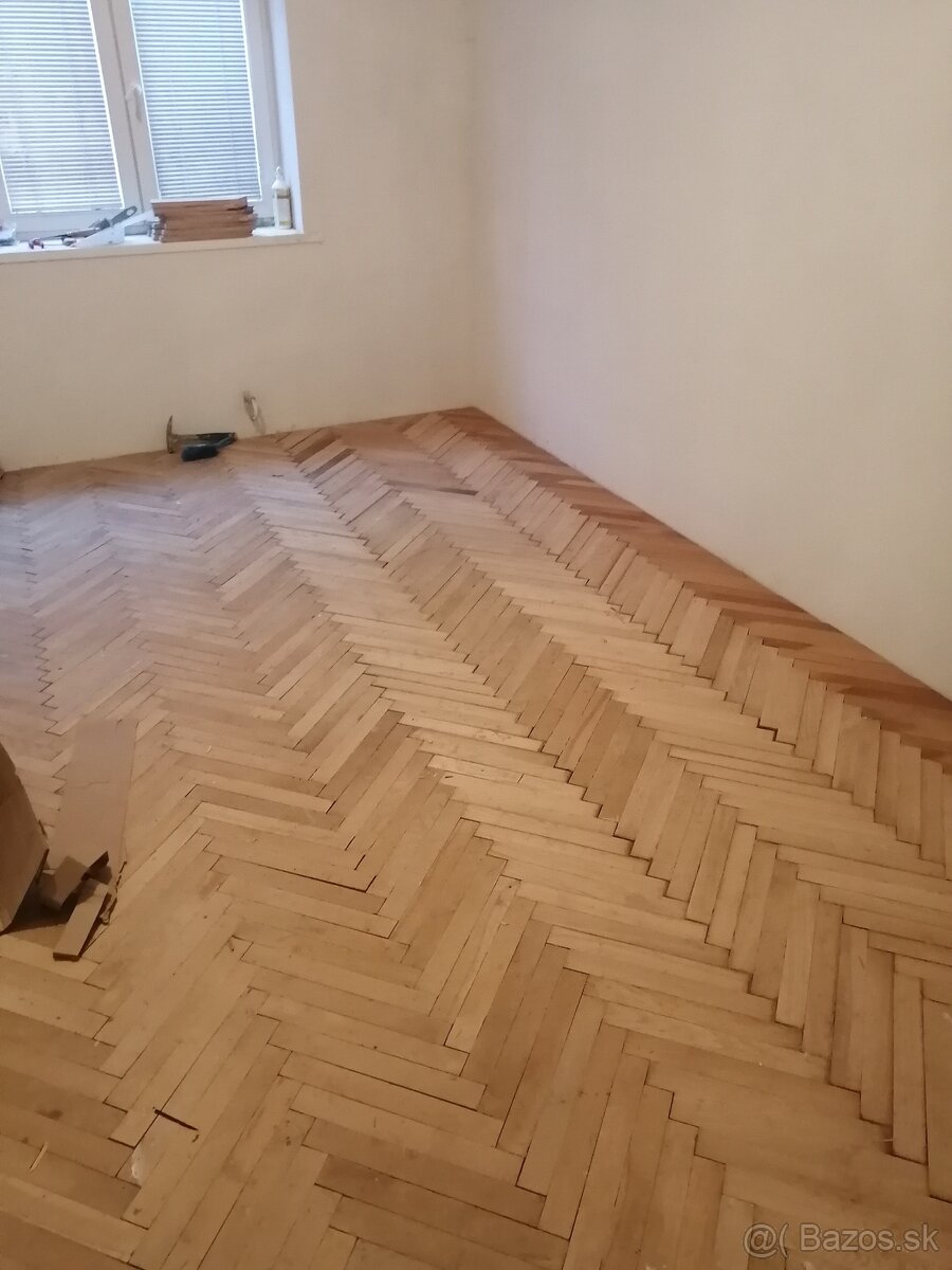 Montáž dverí a pokládka podlahy, brúsenie parkiet