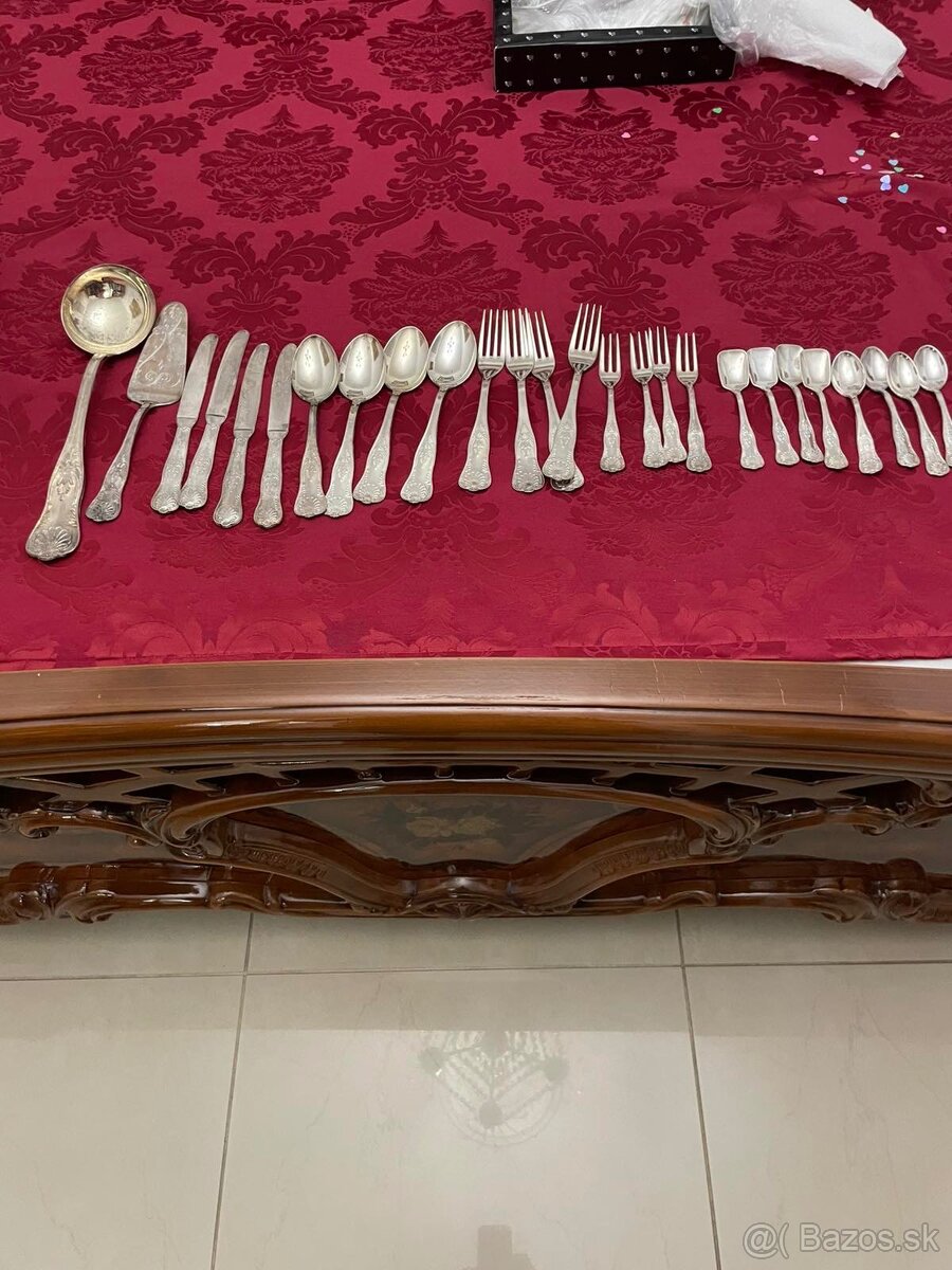 26 ks set postriebrenych príborov .