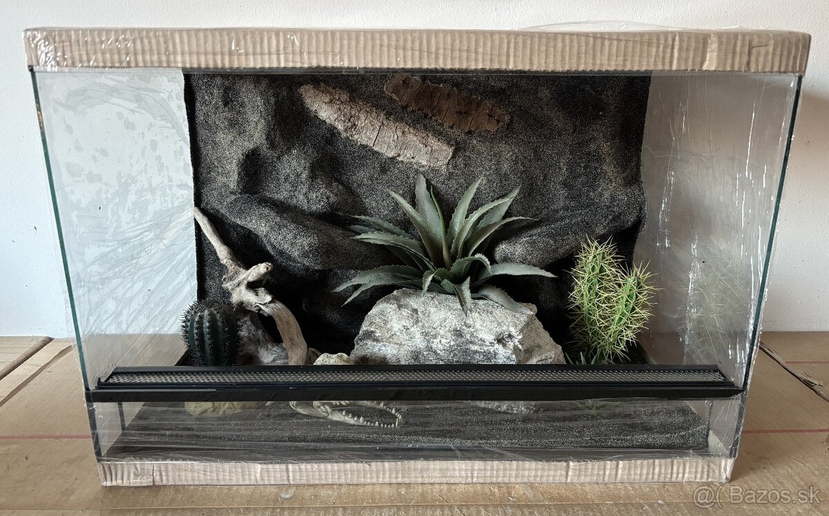 Terárium 60x40x40 s 3D stenou