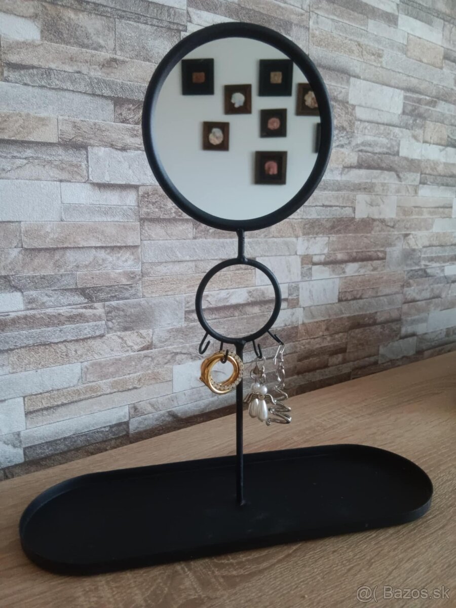 stojan na šperky