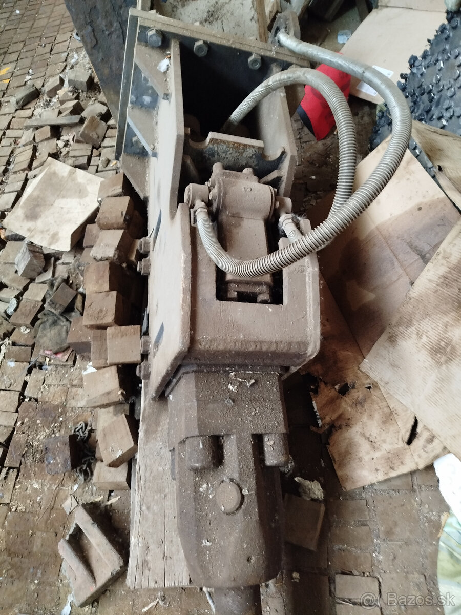Hydraulické kladivo HRK 2000