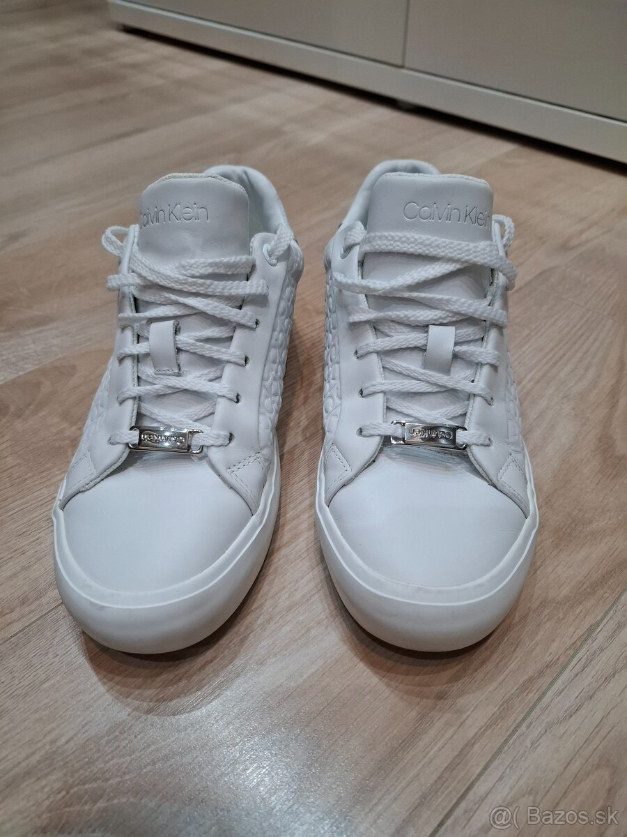 Biele calvin klein tenisky  38 dámske