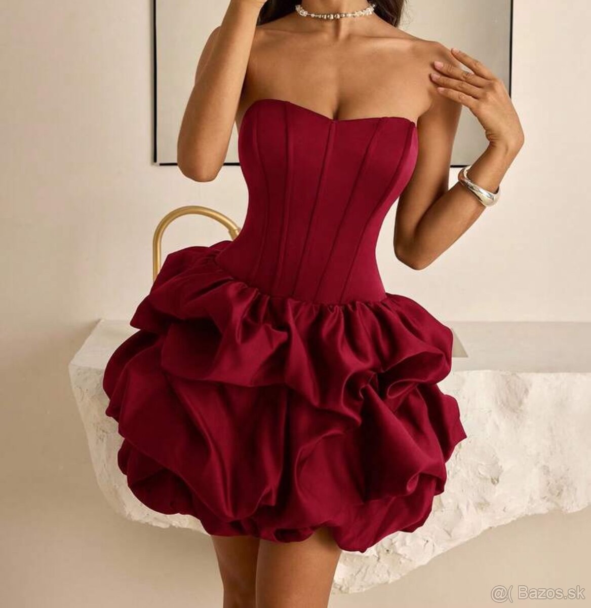 Krásne červené šaty