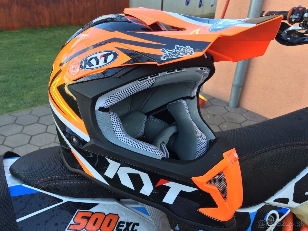 Karbonova MX Prilba KYT