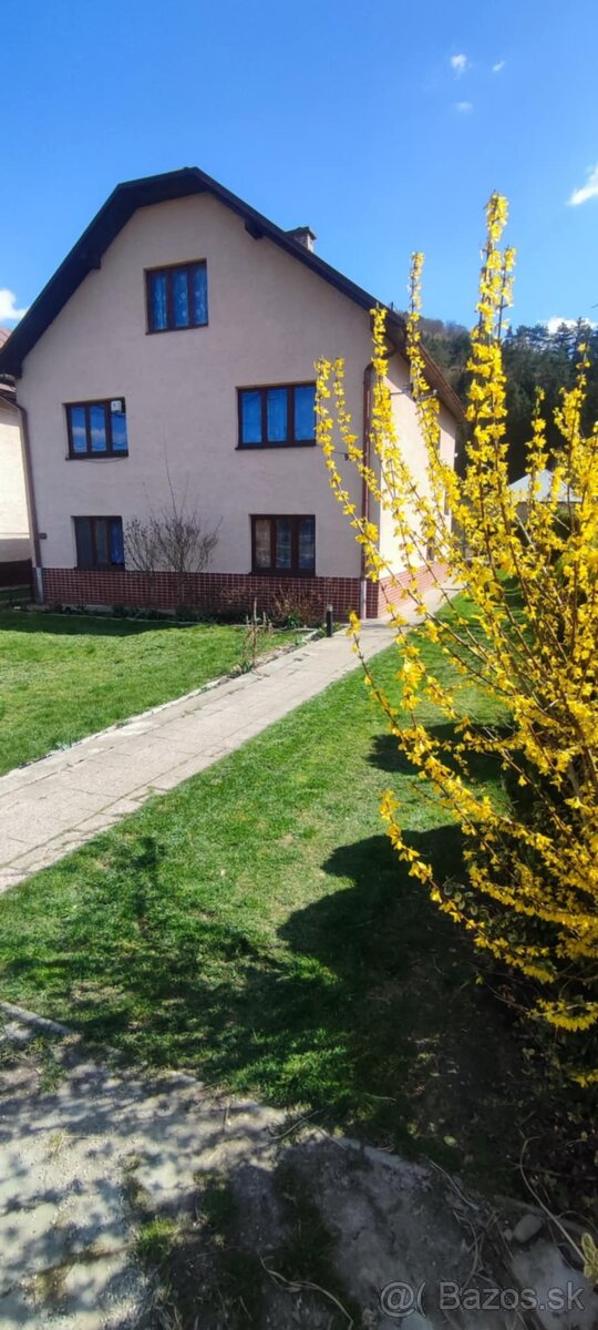 Veľký rodinný dom na predaj