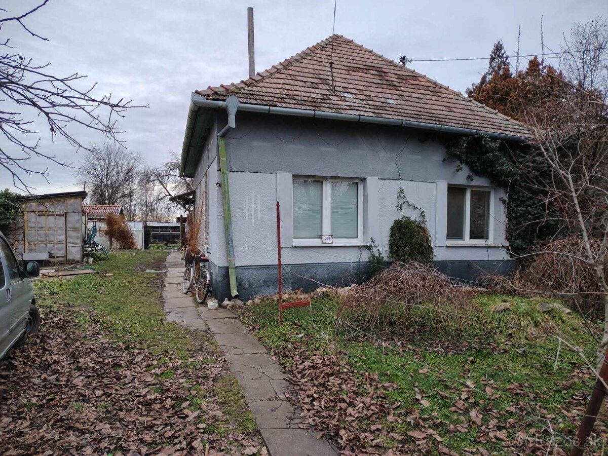 Na predaj 4 izbový rodinný dom v Tešedíkove.