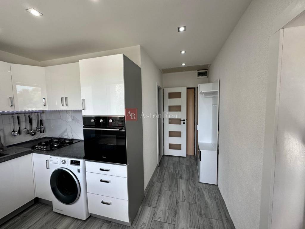 Krásny 1izbový byt, loggia + balkón, Ružová ul., Banská Byst