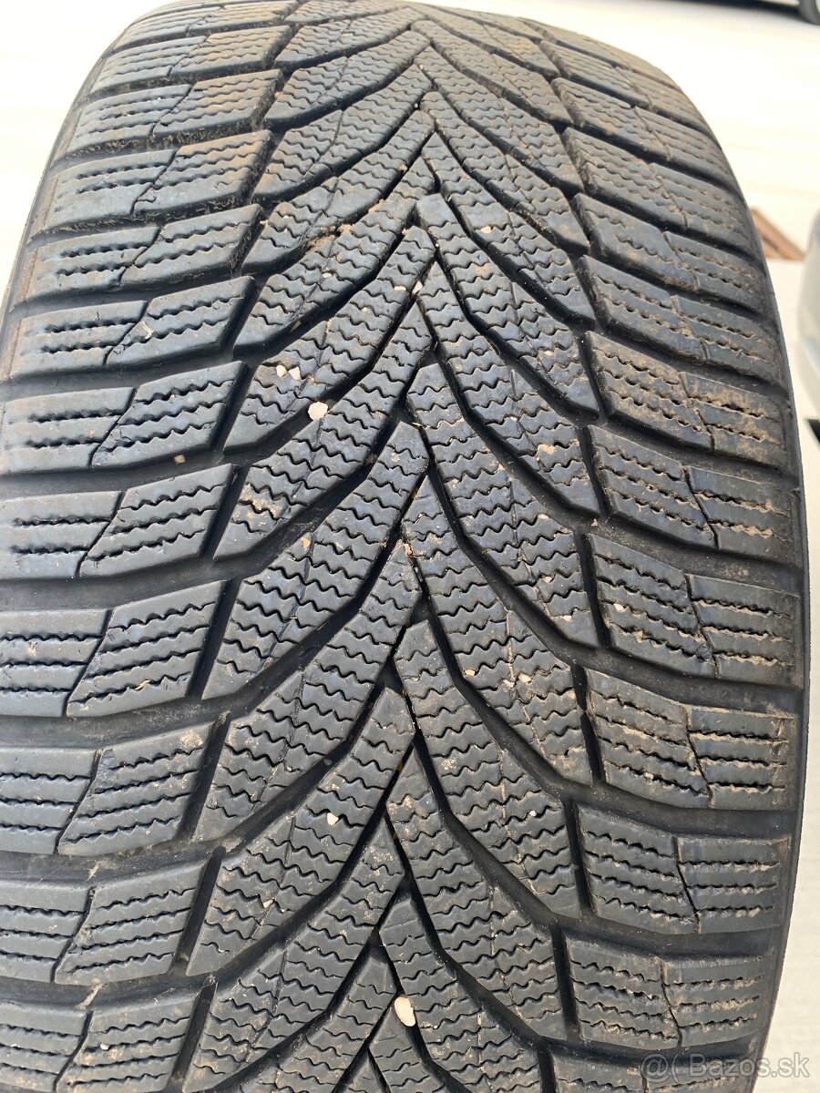 Zimna R19 245/40