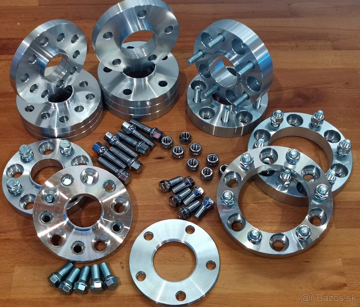 Rozsirovacie podlozky, stiftove zavitove priechodne cierne