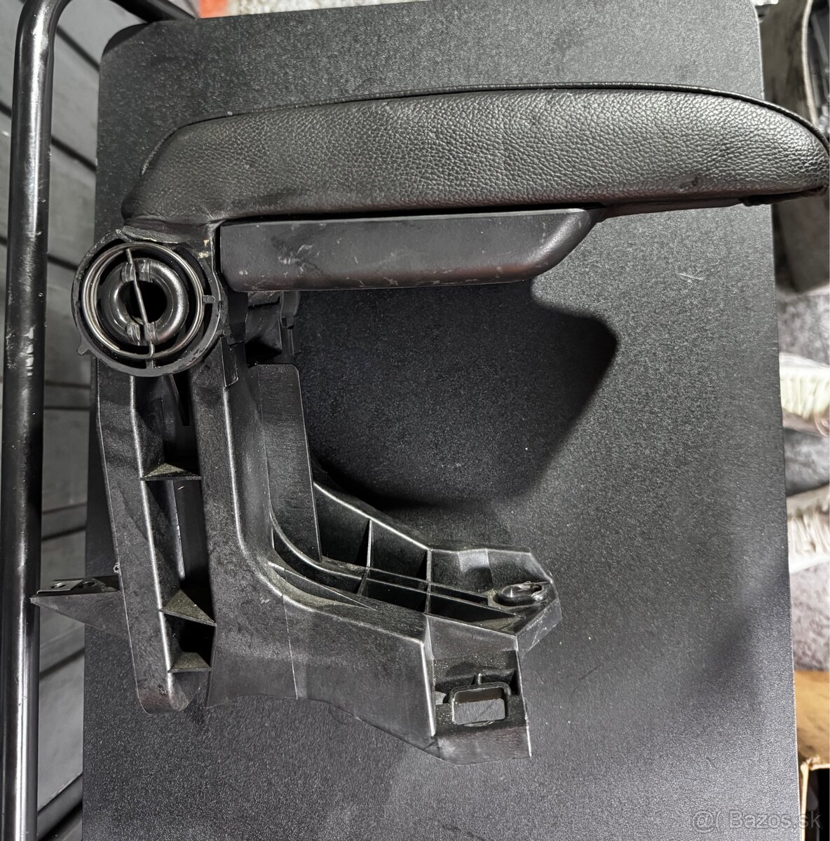 Predám lakťovú opierku BMW E46