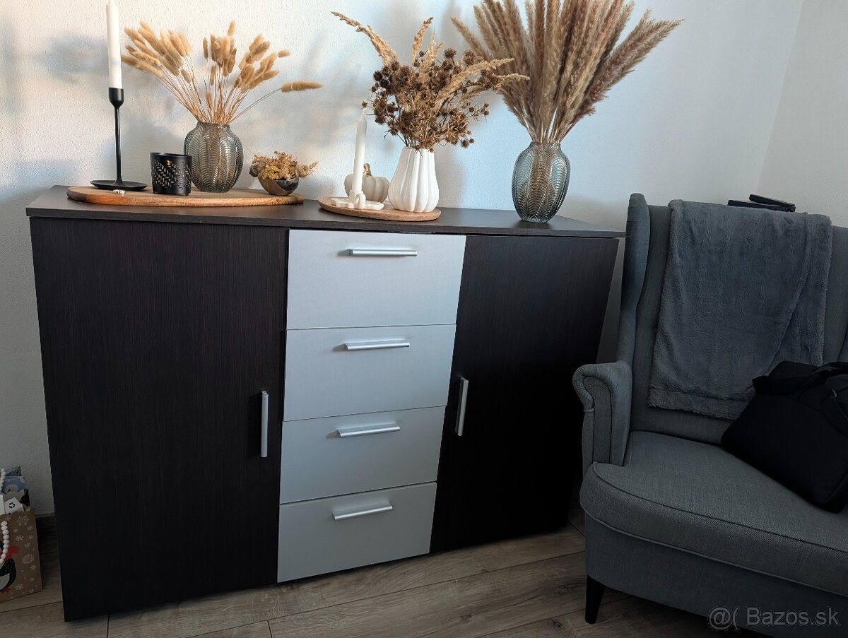 Predám stôl, knižnicu, komodu