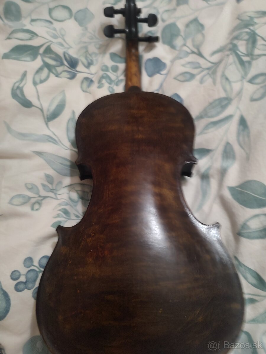 Ponúkam staré vyhráte husle 4/4