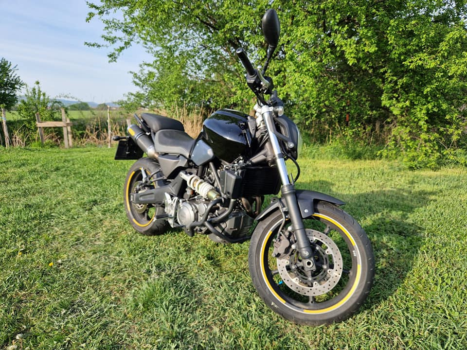 Predám motorku Yahama MT-03 r.v. 2007 , 40 tis. km