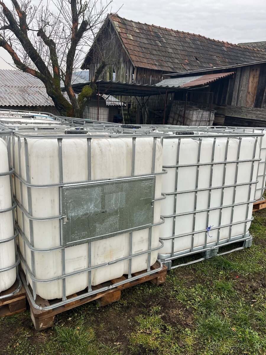 Ibc kontajner , 1000litrova plastová nadrz