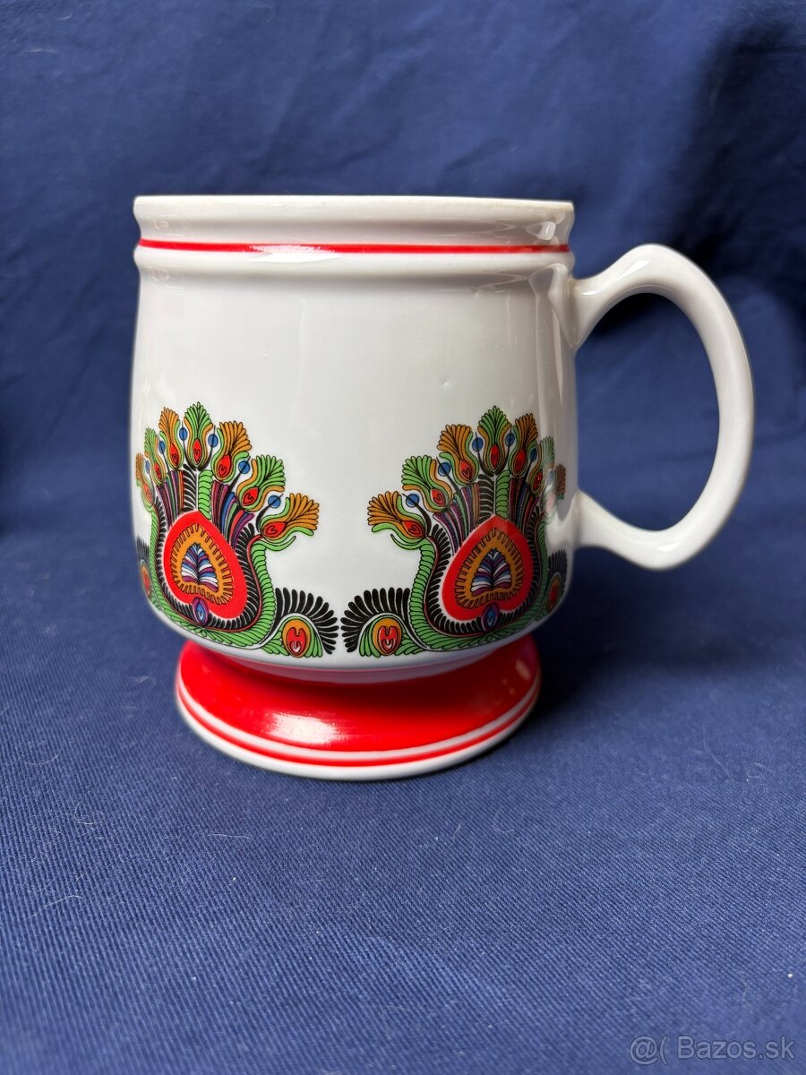 PORCELÁNOVÝ HRNČEK HOLLOHAZA