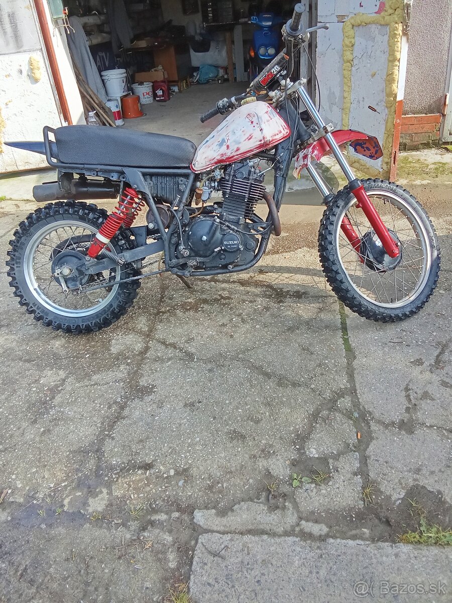 Suzuki dr500