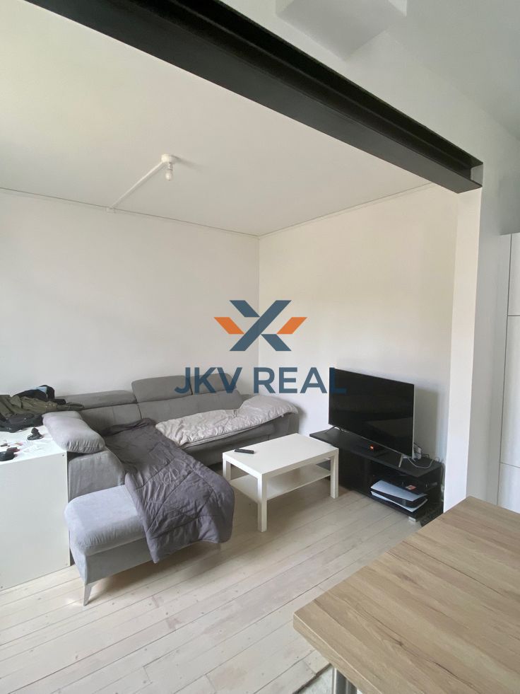 JKVreal ponúka na predaj 1-izbový byt s veľkou terasou v nov