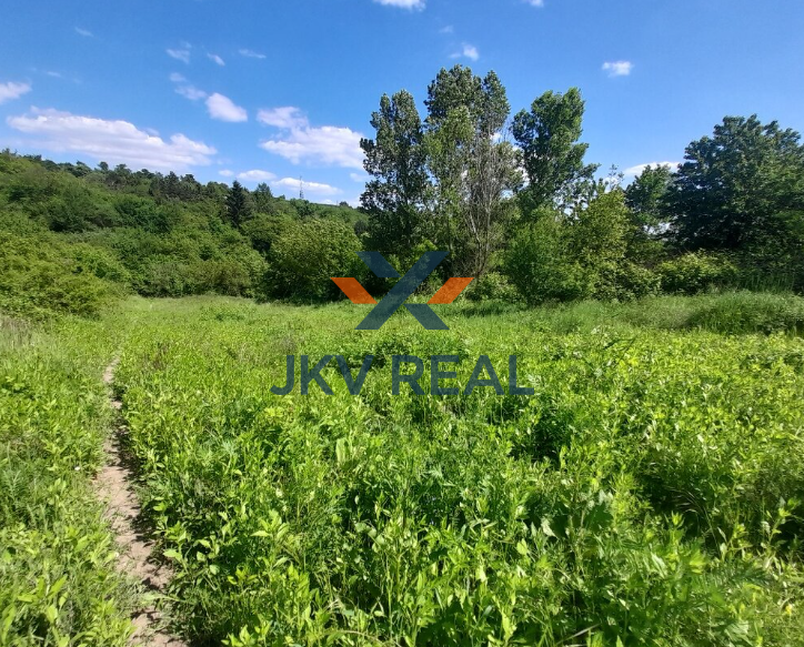 Na predaj pozemok v Lamači s výhľadom na Karpaty