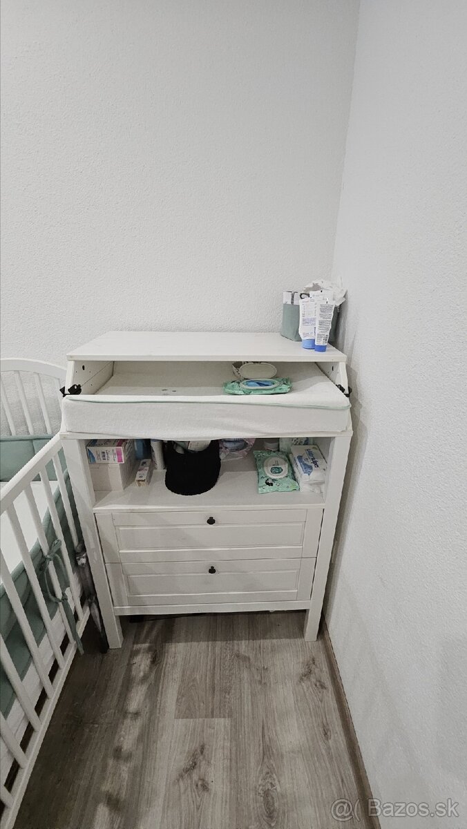 Prebaľovací stôl a komoda