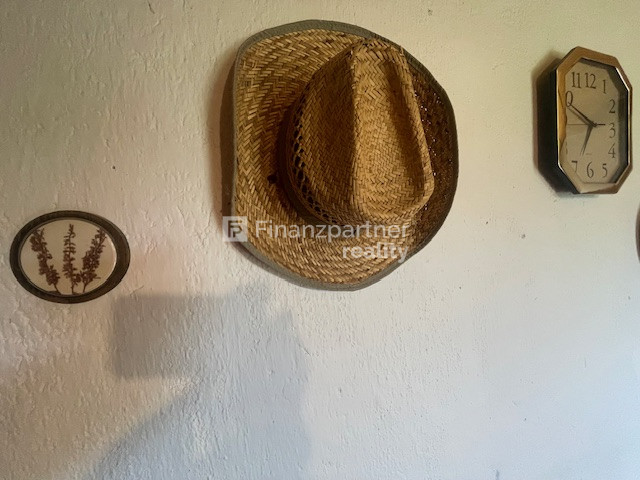 Klobúk dole - Chata s krásnym pozemkom (F669-13-ANMi)