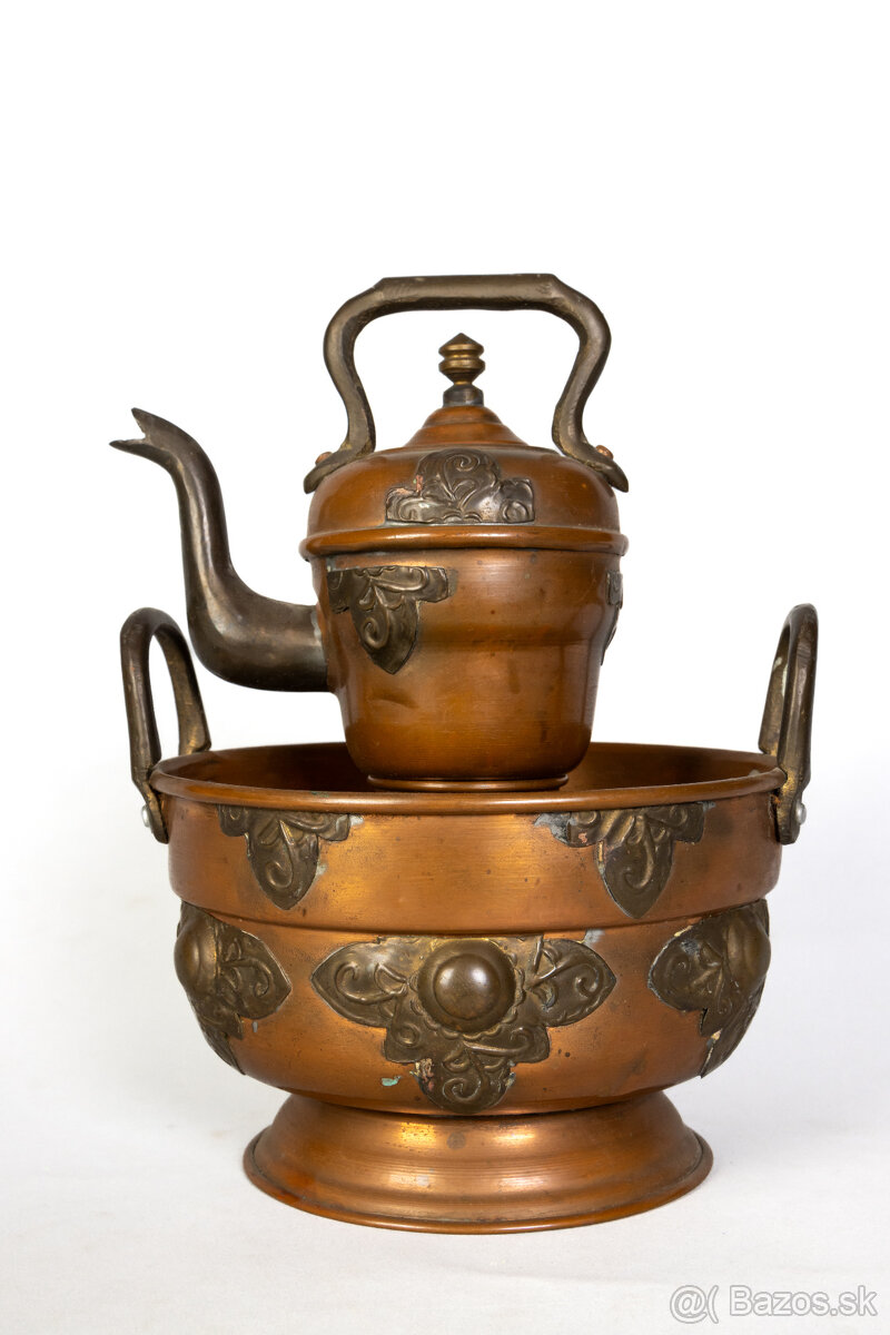 Starožitný medený čajník s ohrievačom