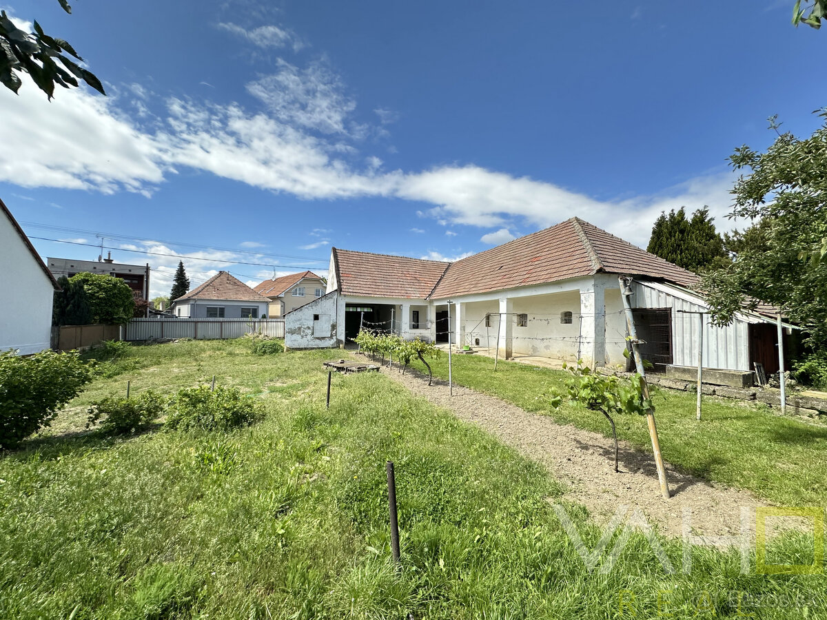 Rodinný dom s veľkým pozemkom a potenciálom – Siladice