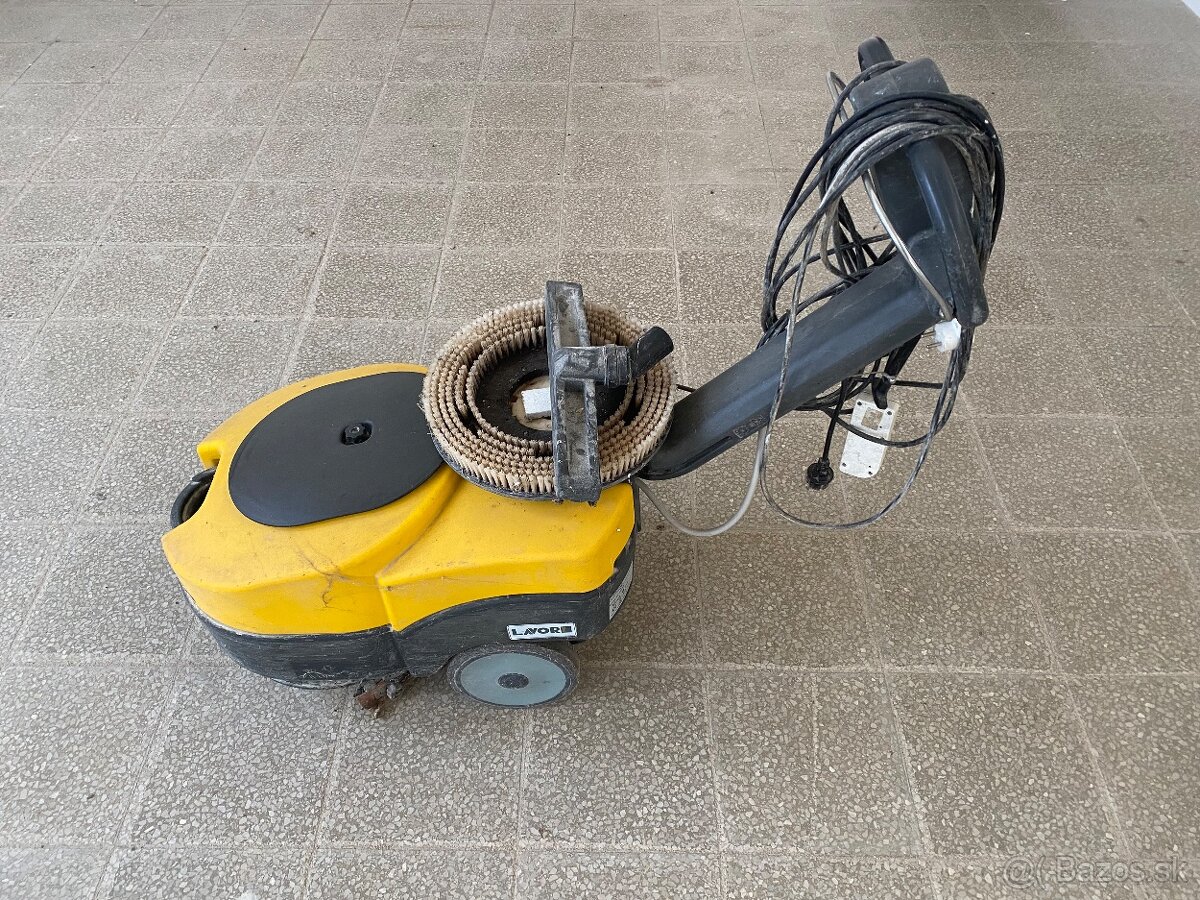 Lavor čistiaci stroj
