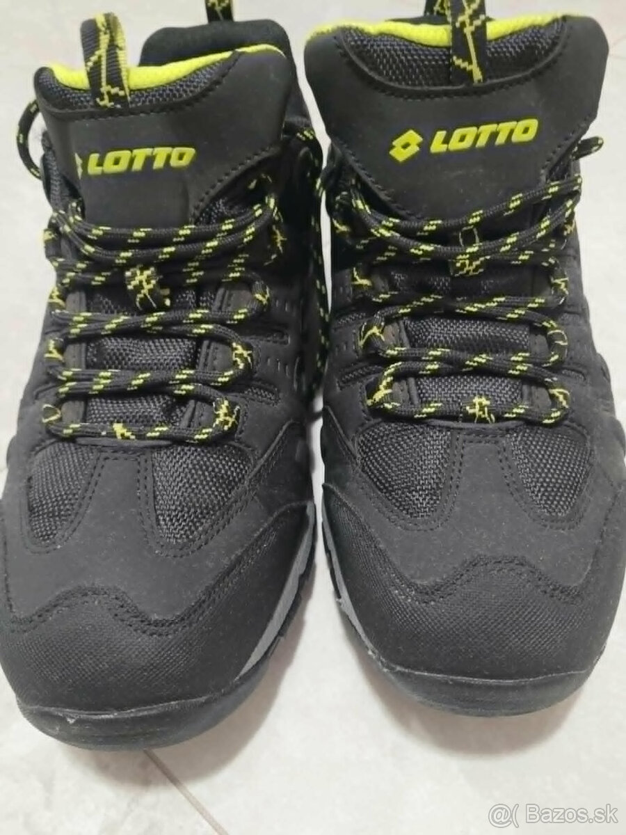 Turistická obuv LOTTO velkosť 44