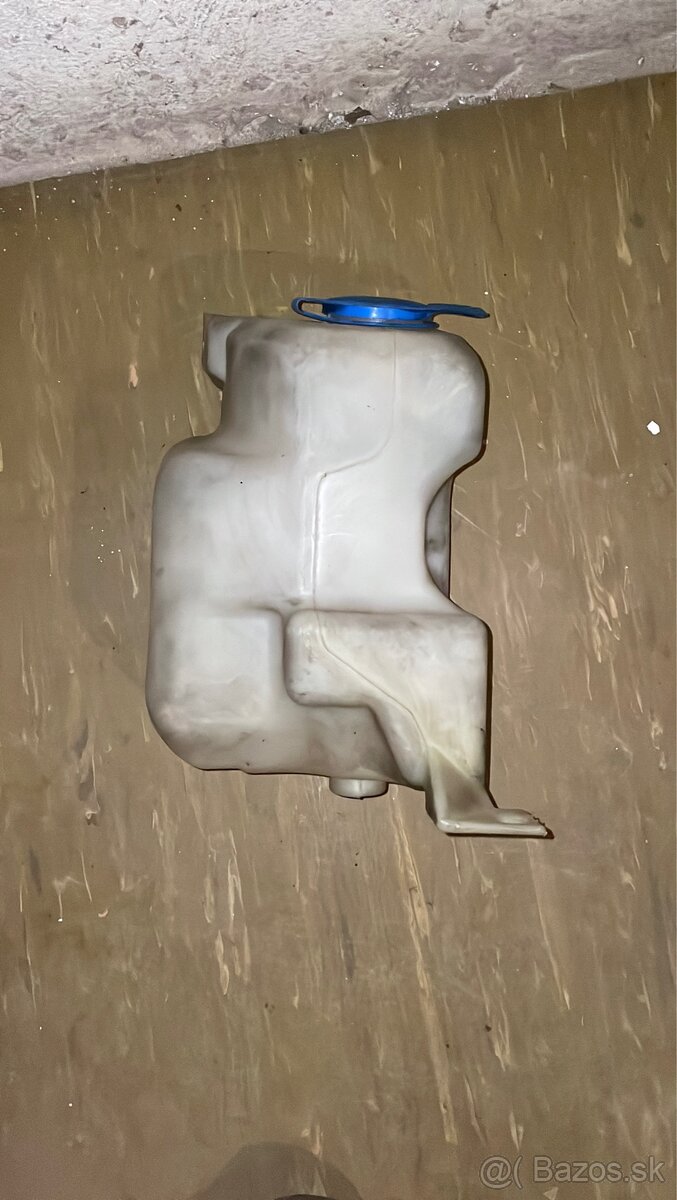 Nádobka ostrekovačov VW Golf 4