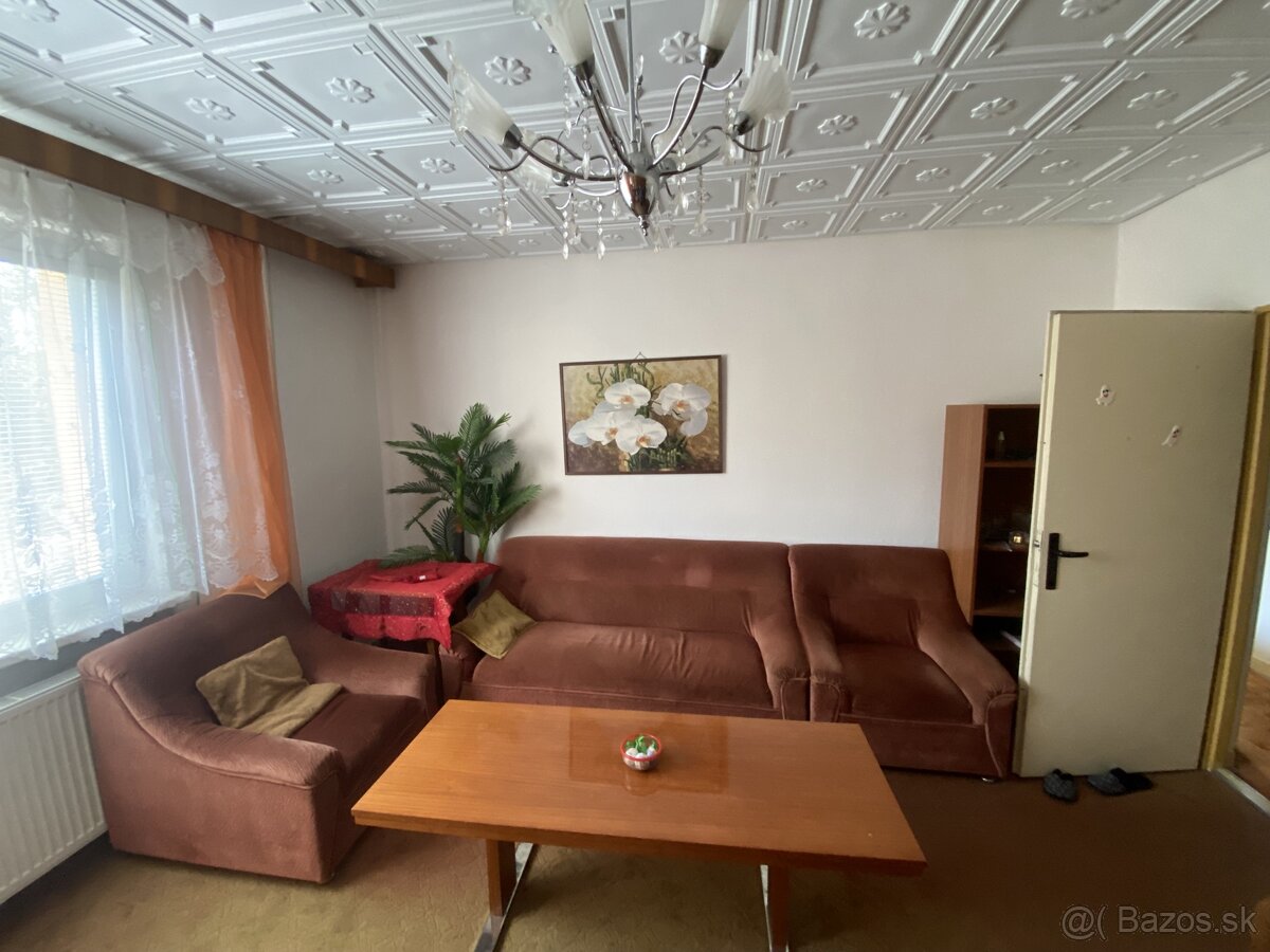 Starý retro nábytok