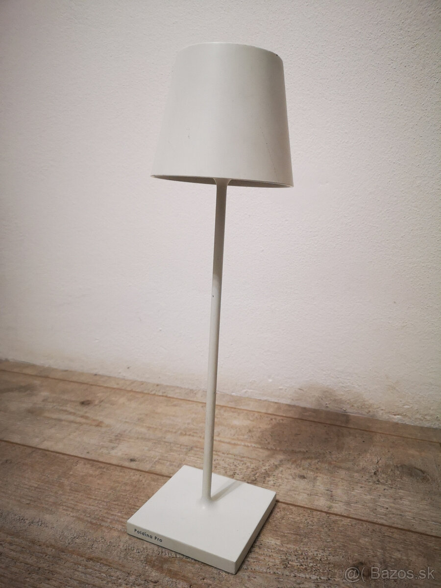 stolna LED lampa
