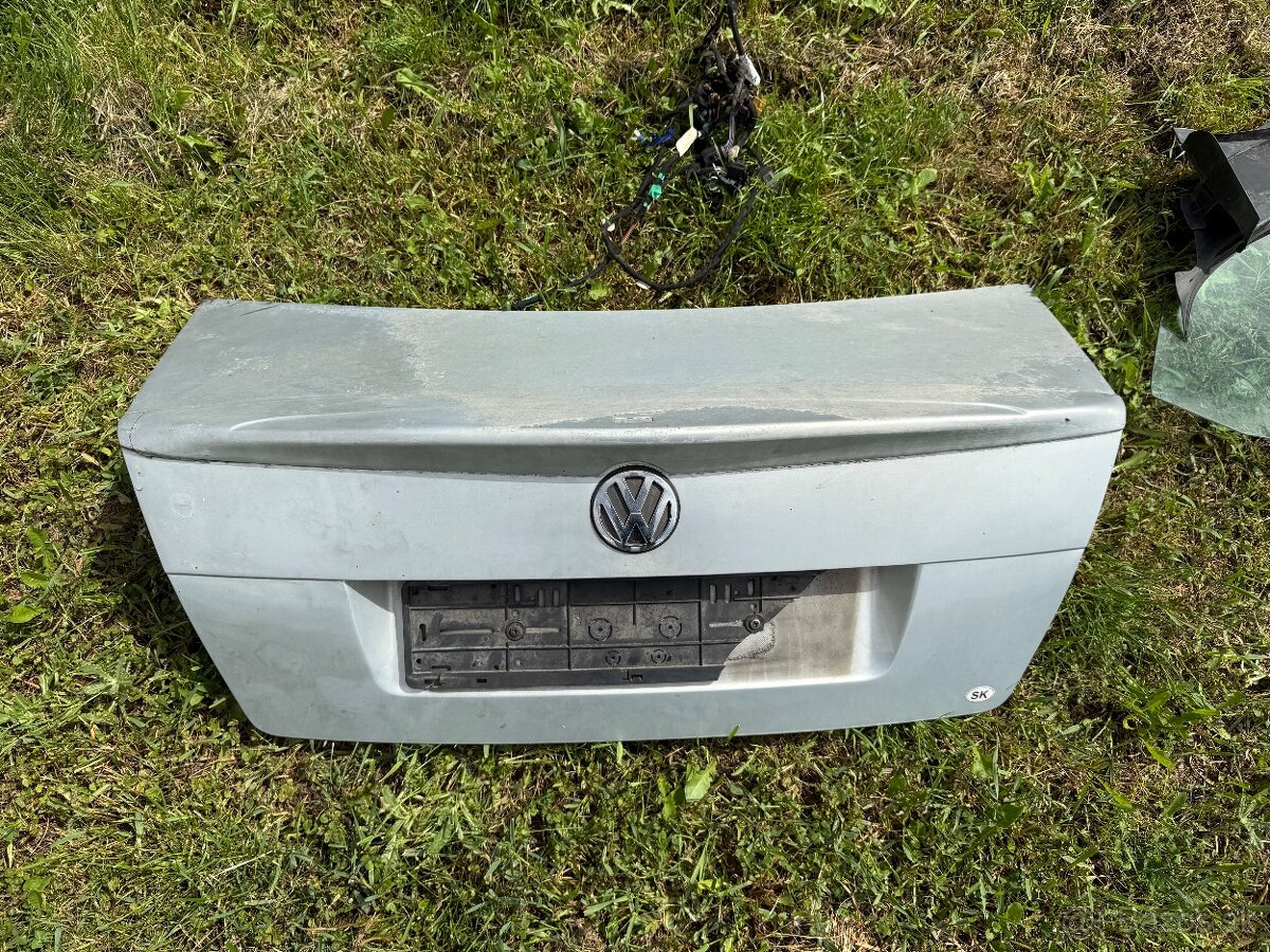Predam kufor bez hrdze na bora sedan s kridlom