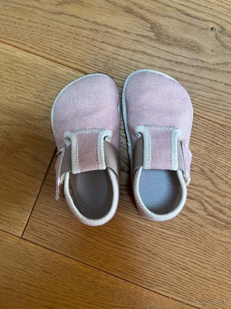 Barefoot papucky zn. Pegres