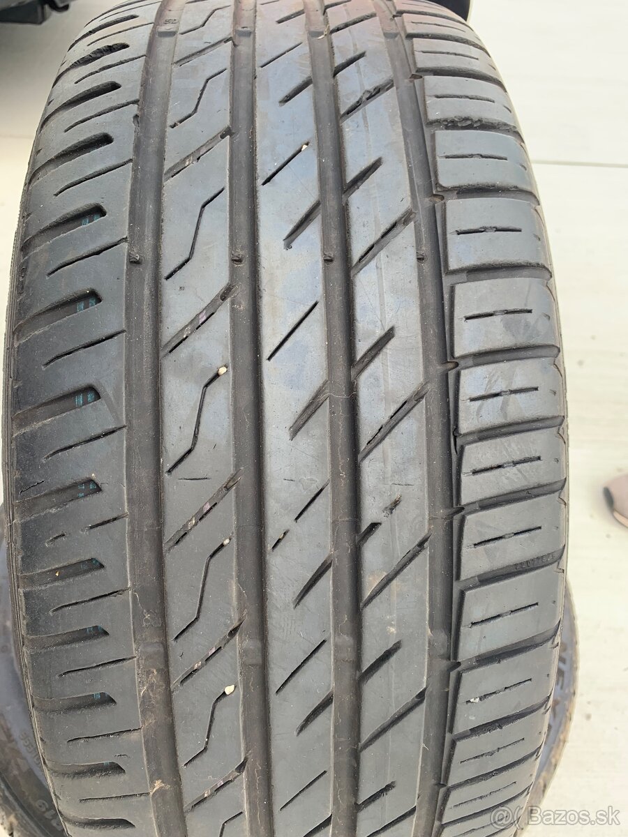 225/50 R17