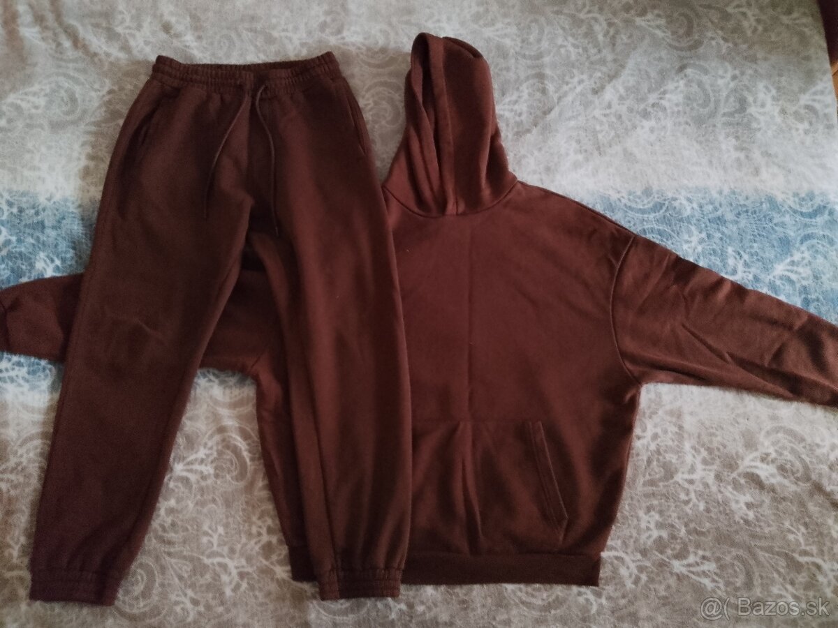 Športový oblek. Mikina + tepláky. Veľkosť M.