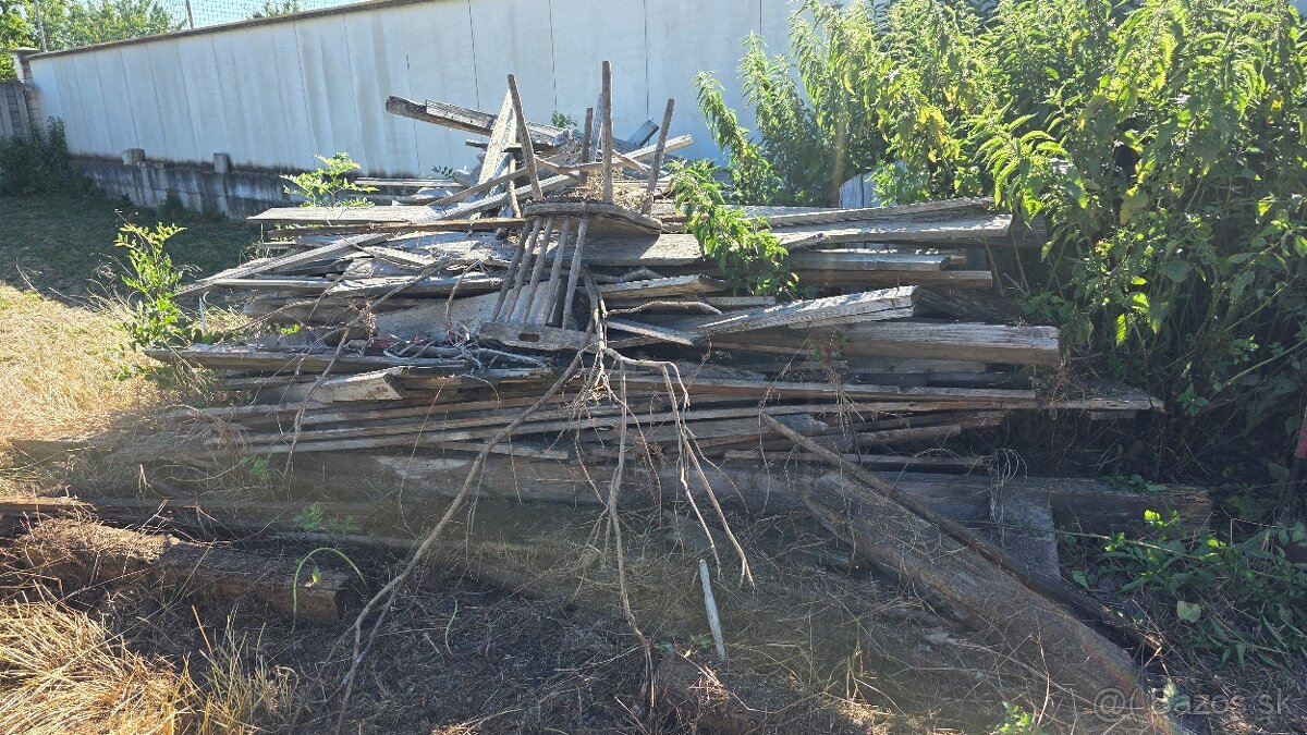 Darujem za odvoz drevo na palenie