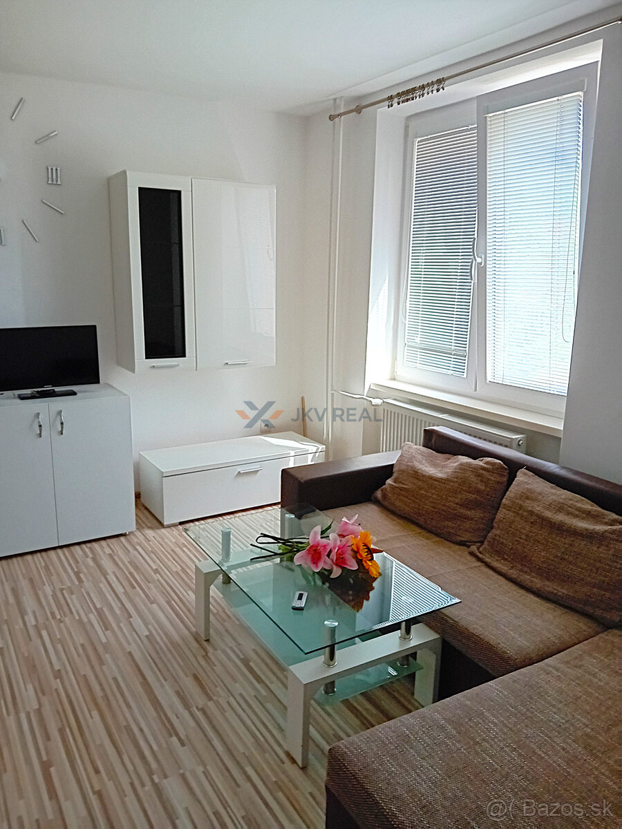 Kompletne zariadený 2 izbový byt s balkónom