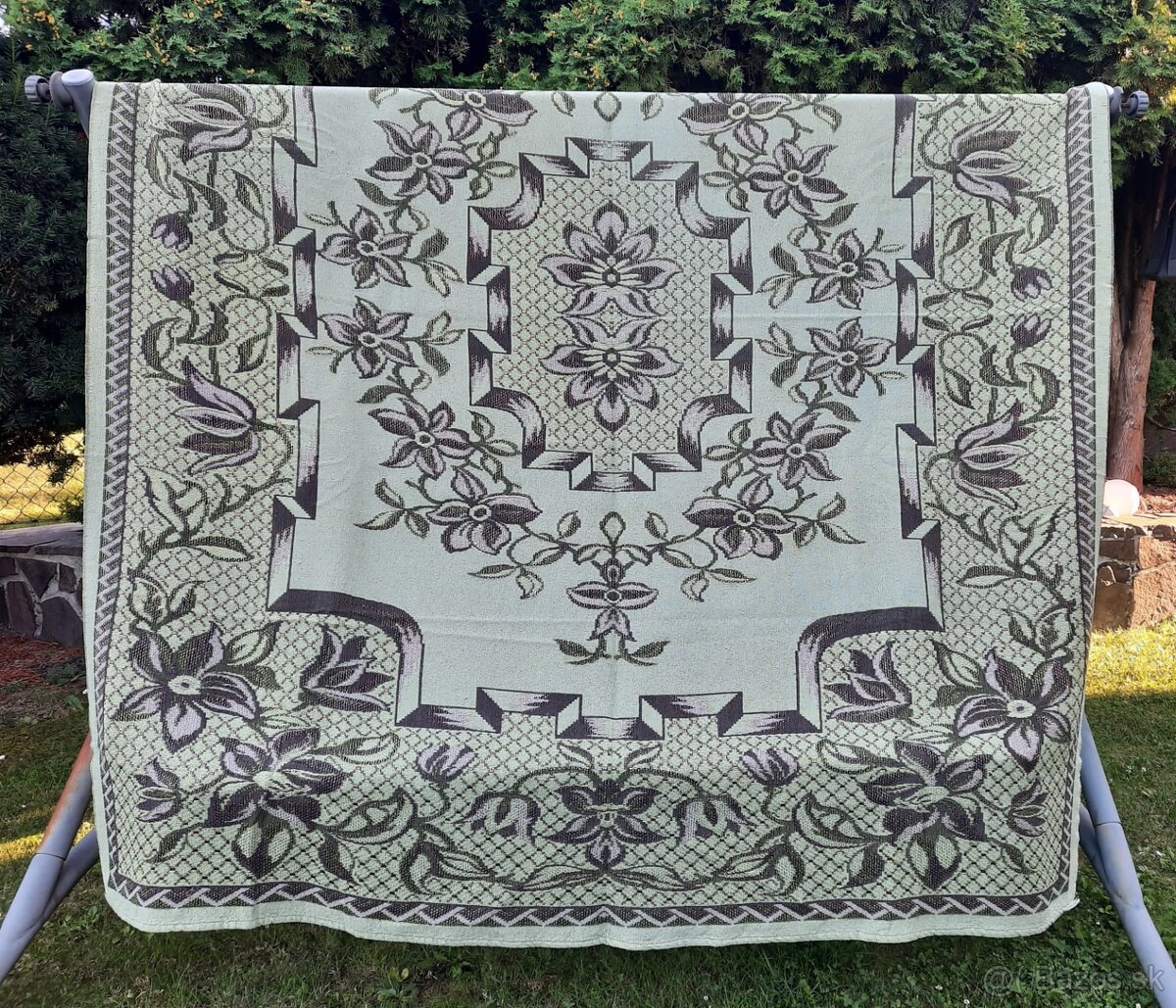 Starý prehoz na posteĺ