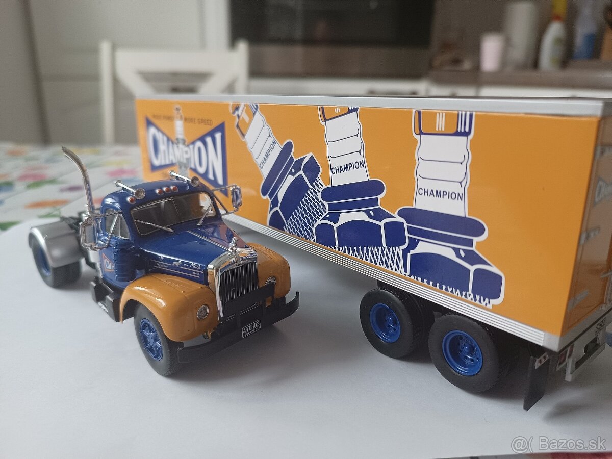 1:43 Mack kamión