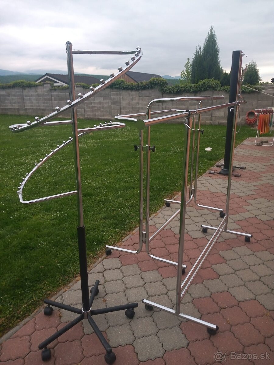 Predám stojanové vešiaky a regale